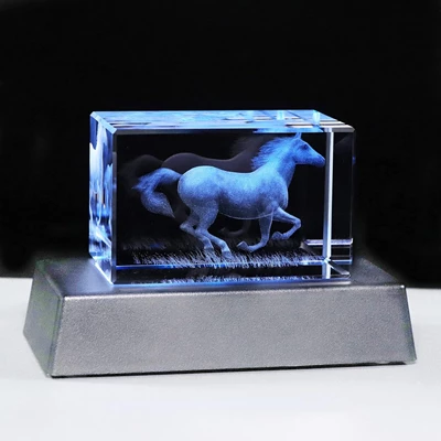 Qianwei Crystal Horse Figurine: Elegant Decor